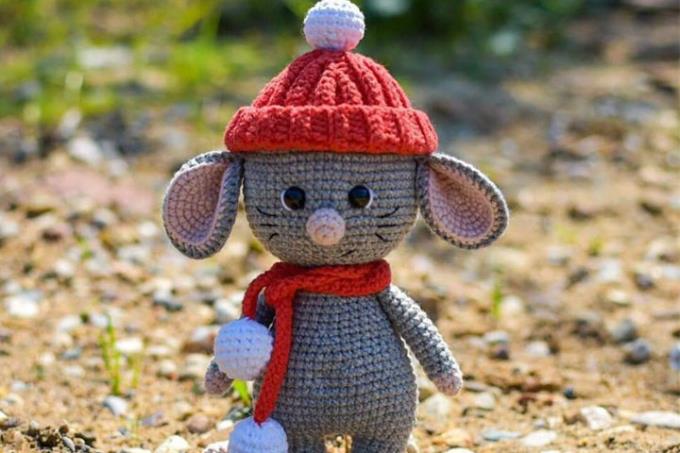 Hướng dẫn móc chuột xám cute lạc lối với chiếc mũ đỏ đáng yêu