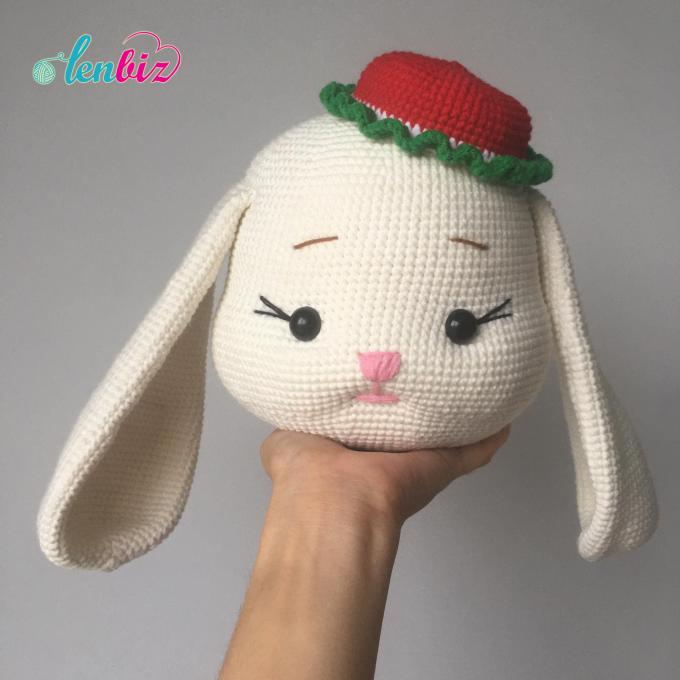 If you're looking for free cute amigurumi bunny pattern then don't ignore this free crochet bunny girl pattern. Lenbiz has increased the size based on Betugurumi's original pattern to produce a bunny girl that is 80cm tall with both ears.
