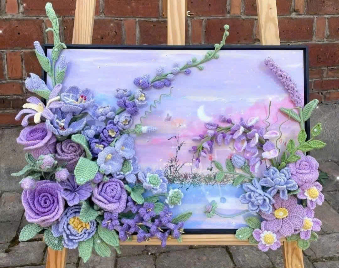 Trong thế giới đan móc, cụm từ “pháp sư Trung Hoa” đã trở thành một meme quen thuộc – vừa hài hước, vừa đầy sự ngưỡng mộ. Nó dùng để chỉ những nghệ nhân Trung Quốc có khả năng tạo ra tác phẩm móc siêu thực, nhìn như dùng phép thuật chứ không phải sợi len bình thường nữa. Cùng Lenbiz tìm hiểu lý do cái tên này ra đời và lan truyền mạnh trong cộng đồng lenbiz nha!